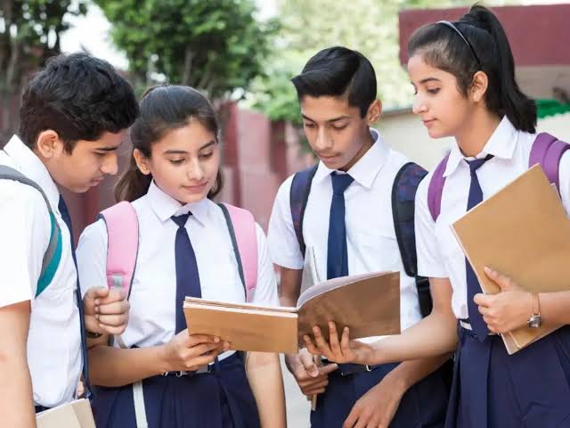 Gwalior Aspirant Overcomes Debt and Academic Setbacks to Become Bank Officer Through Self-Study